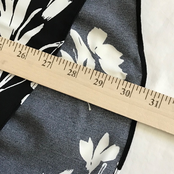 VINCE CAMUTO Floral Bell Flutter Sleeve Blouse V-Neck NWT Women’s Plus Size 1X - Picture 11 of 16